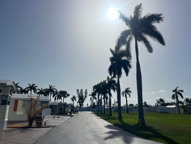 Building Photo - 16300 Pine Ridge Rd