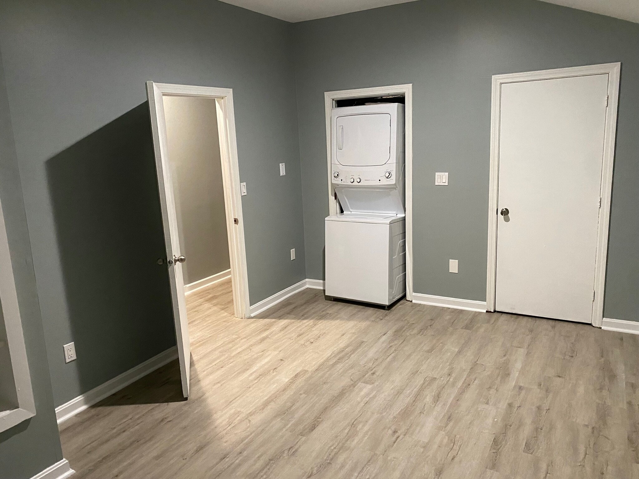 Building Photo - 515 Hollis Rd