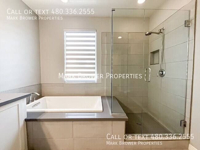 Building Photo - 7472 E Paraiso Dr