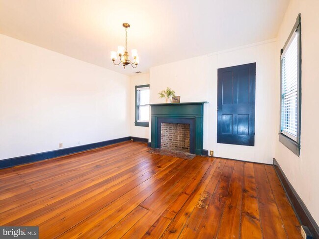 Building Photo - 703 S Loudoun St