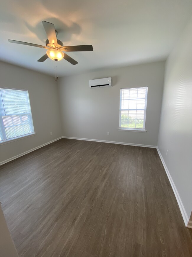 Silver Suite Bedroom - 433 Long Branch Ln