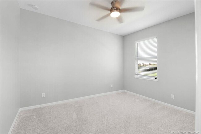 Building Photo - 10550 SW Captiva Dr