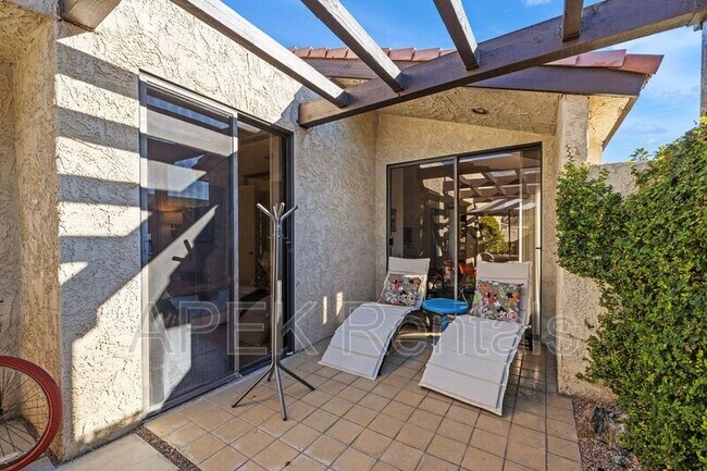 Building Photo - 1317 E Amado Rd