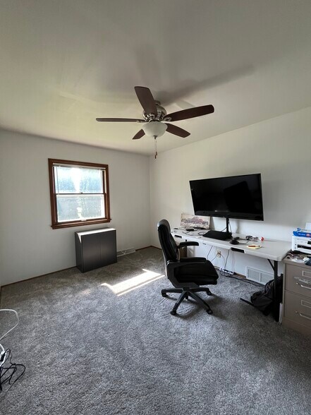 Building Photo - 2950 N 184th St