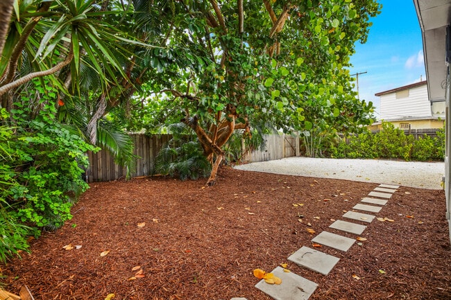 Building Photo - 701 Florida Mango Rd