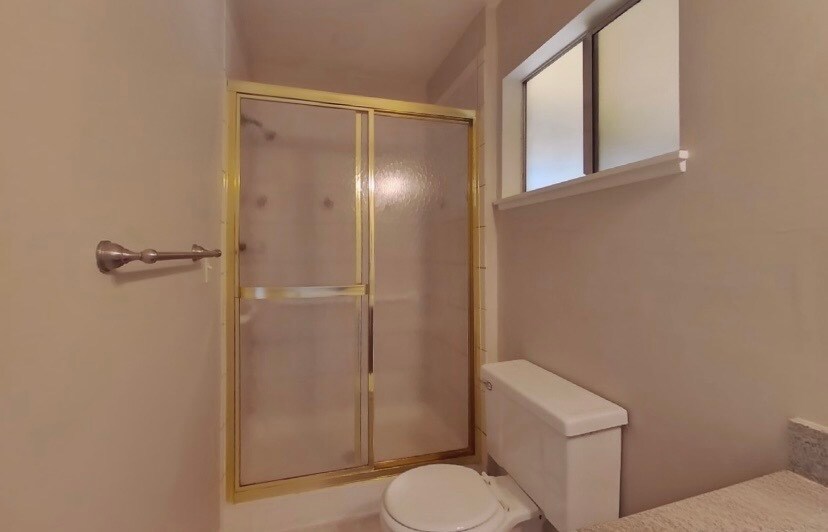 Building Photo - 607 Peach Ct