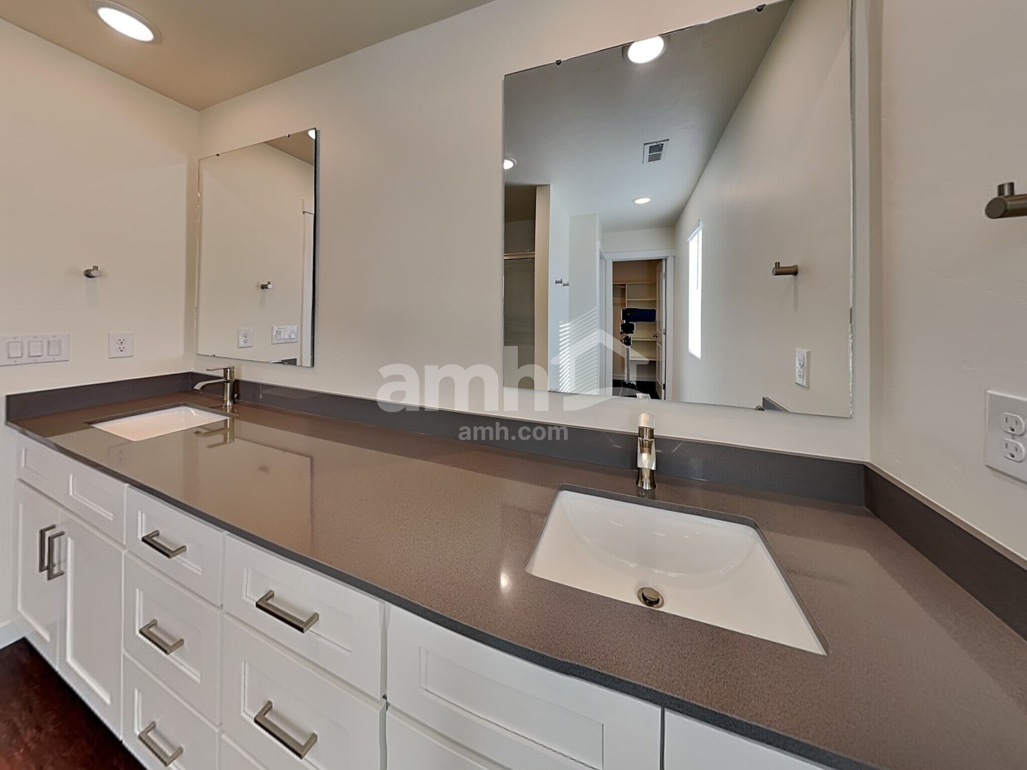 Building Photo - 9523 W Shumard St