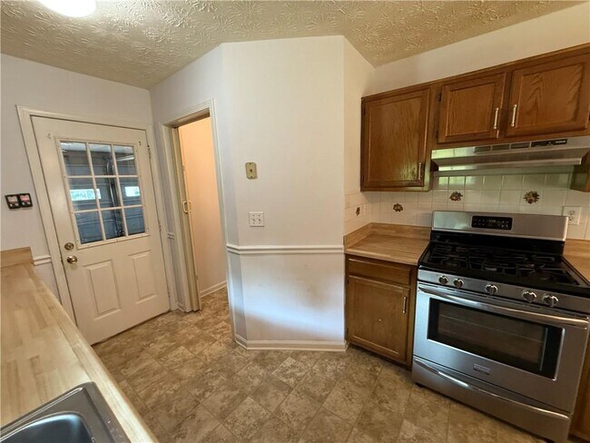 Building Photo - 3897 Saddlecreek Dr