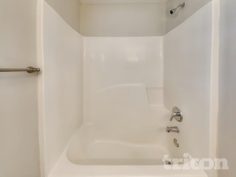 Building Photo - 800 Betsy Ross Trail