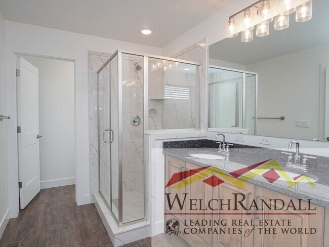 Building Photo - Spacious 3 Bed 2.5 Bath Townhome in West Haven