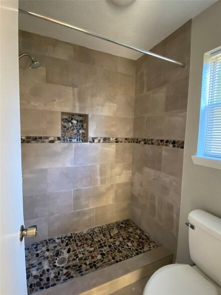 Building Photo - 2531 Bisontine St