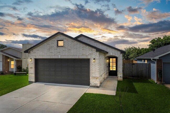 Building Photo - 17807 Glenwolf Dr