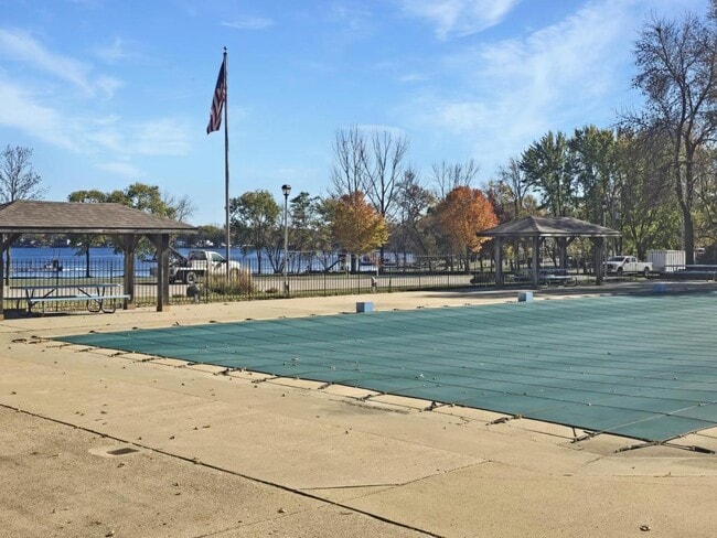 Building Photo - 3201 Emerson St