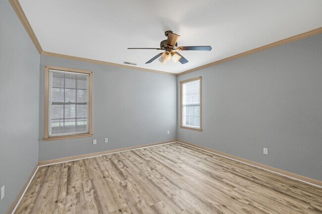 Building Photo - 2075 Igou Crossing Dr