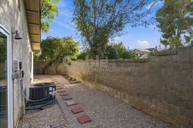 Building Photo - 25753 Rana Dr