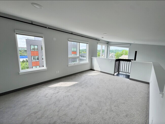 Building Photo - 111 E Allen St