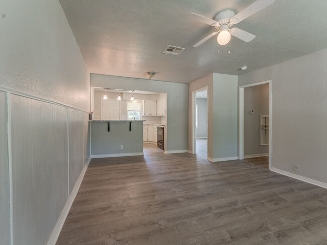 Building Photo - 3 Bedroom 1 Bath Home in Shawnee!