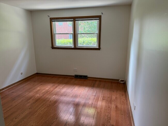 Building Photo - 901 E Ardyce Ln