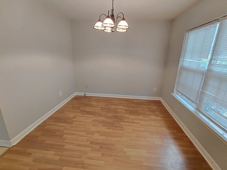 Formal dining or flex room - 5043 Wheat Dr SW