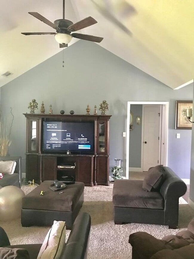 Building Photo - Spacious 3BR/2BA Home in Miller Farms with...