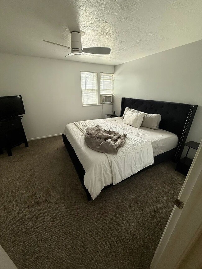 Building Photo - Charming 2-Bed Townhouse with 1.5 Baths in Serene UT Locale