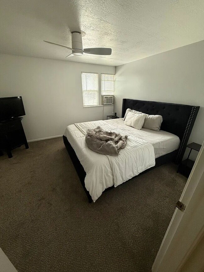 Building Photo - Mountain Privacy, City living