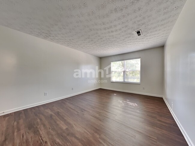 Building Photo - 5891 Eagle Creek Ct