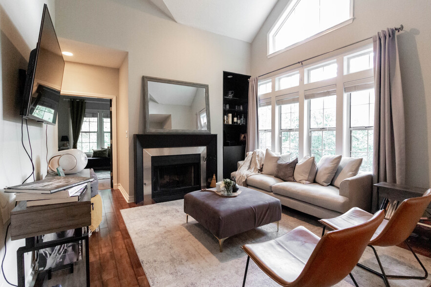 Livingroom - 240 Renaissance Pkwy NE