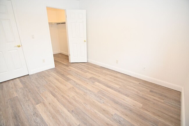 Building Photo - Stunning 5-Bedroom 3 bath 2 story Home in Prime North San Jose Location.