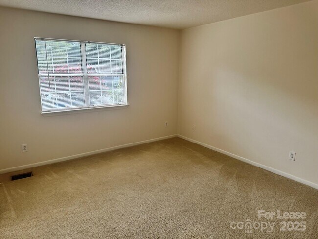 Building Photo - 2939 Heathstead Place