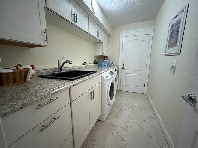 Building Photo - 24508 Saragossa Ln