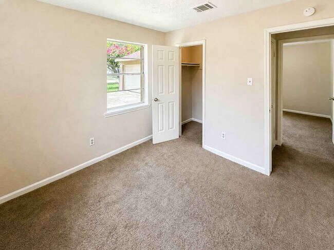 Building Photo - 8710 Parkway Forest Dr