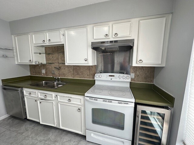 Building Photo - 7700 Creekbend Dr