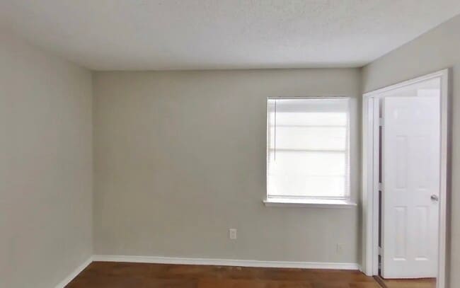 Building Photo - Beautifully Renovated 3-Bedroom Home with Premium Finishes