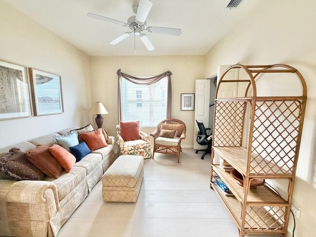 Building Photo - ** CROWN POINTE SHORES ** 2 BED + DEN / 2 BATH - GARAGE - TURNKEY FURNISHED - ANNUAL RENTAL