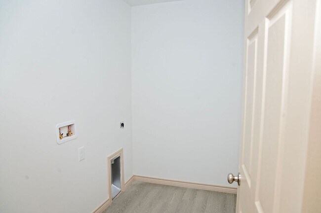 Building Photo - Now Leasing! New Silver Leaf Home with 3 B...