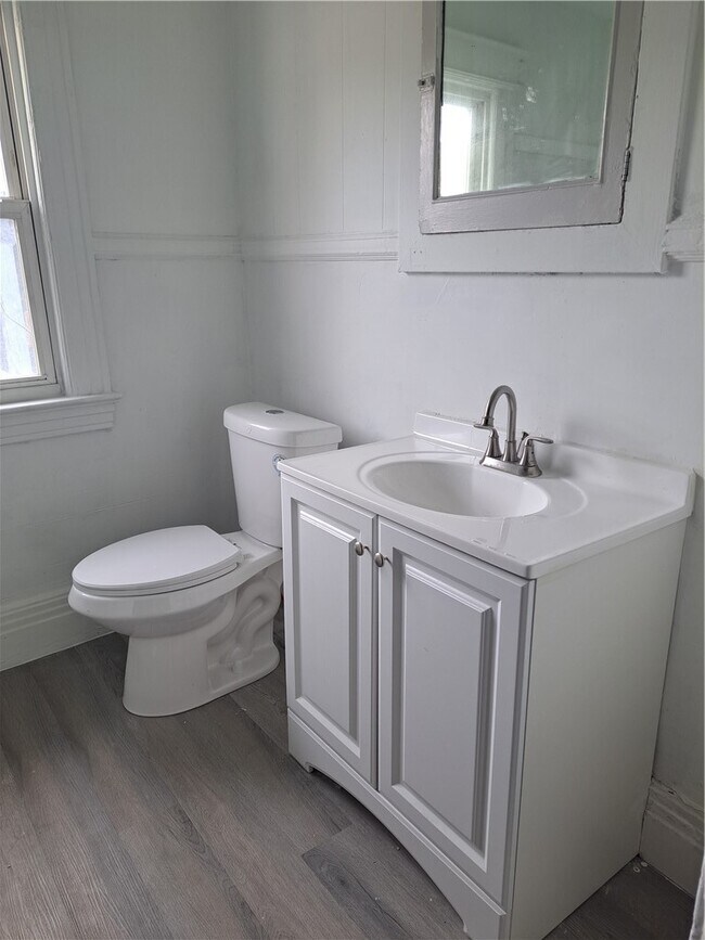 Building Photo - 811 Portland Ave