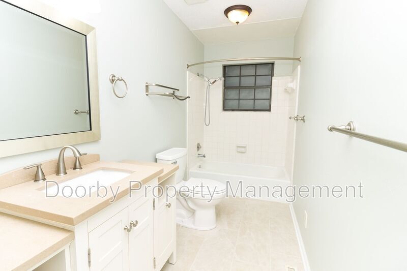 Building Photo - 8807 Heathfield Dr