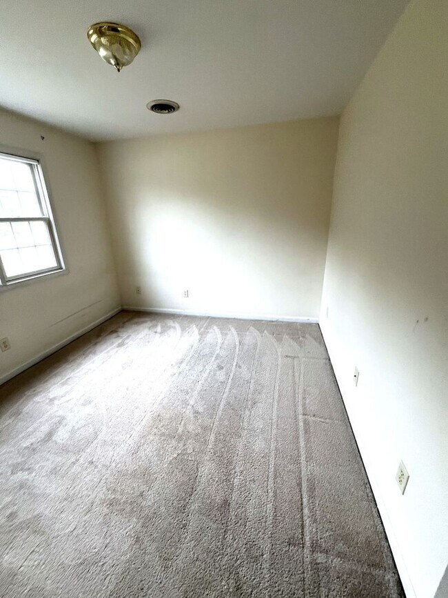 Building Photo - 152 Lantern Ln