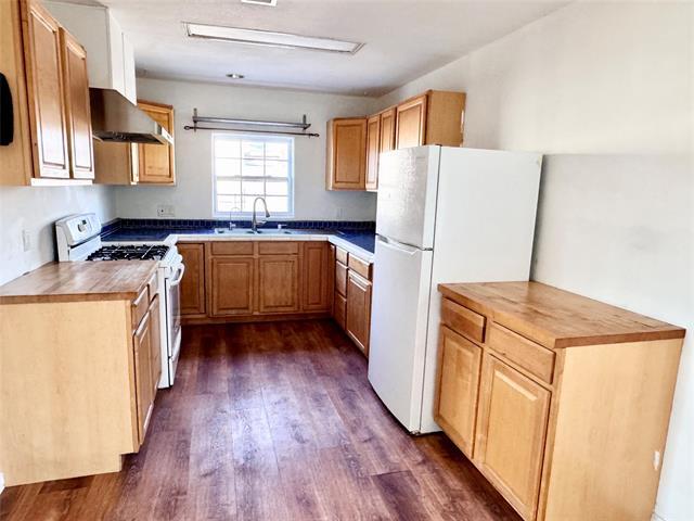 Building Photo - 520 Iris Dr