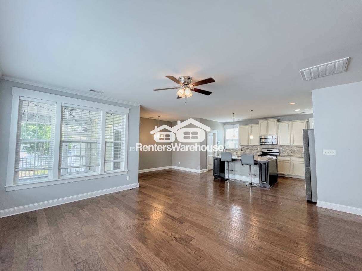 Building Photo - 3304 Patrick Henry Dr