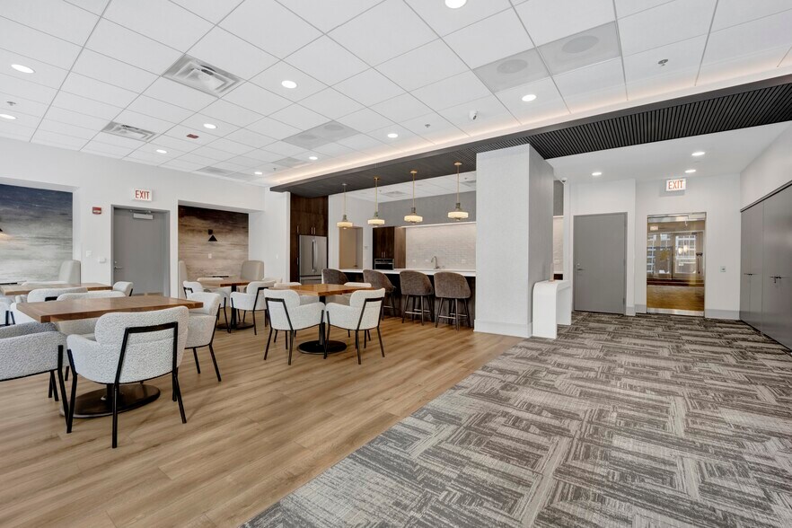 Building Photo - 512 N McClurg Ct