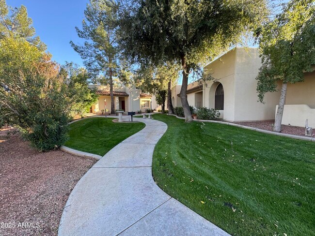 Building Photo - 750 E Northern Ave