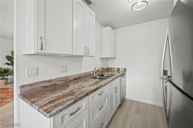 Building Photo - 4607 Bayshore Dr