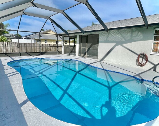 Building Photo - 3 BR , 2 Bath Annual Screened Pool Home Available