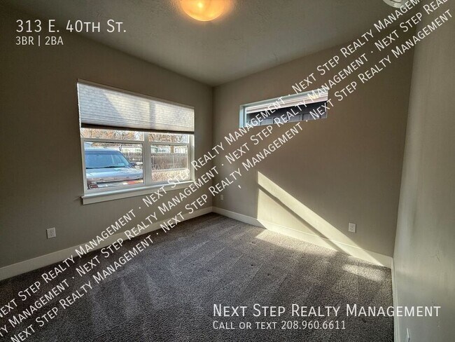 Building Photo - 313 E 40th St