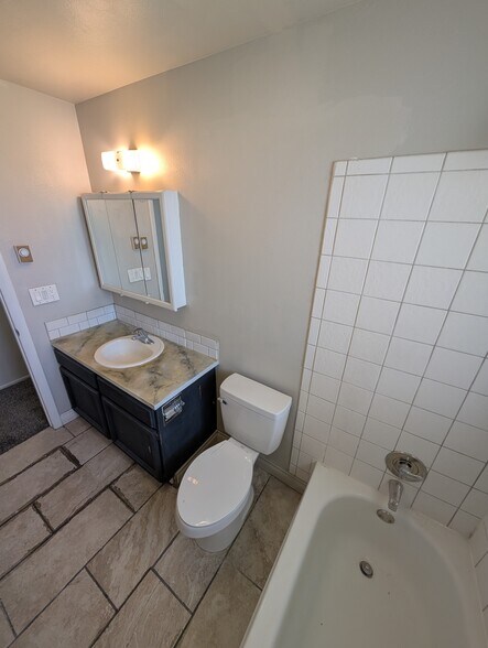 Building Photo - 1827 S Fairway Dr