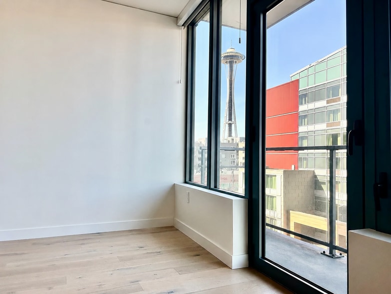 Building Photo - 2510 6th Ave