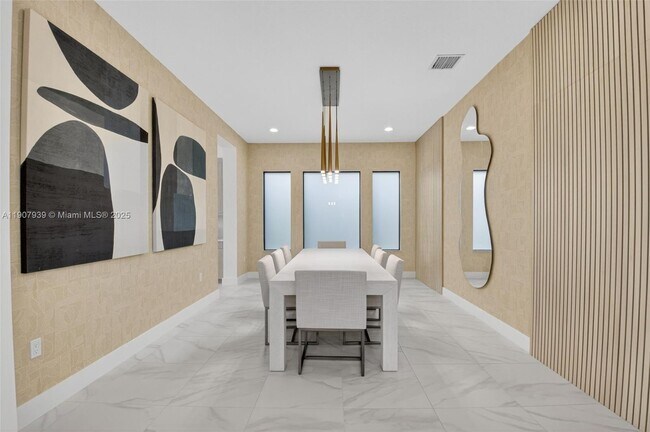 Building Photo - 8356 Royal County Down Rd