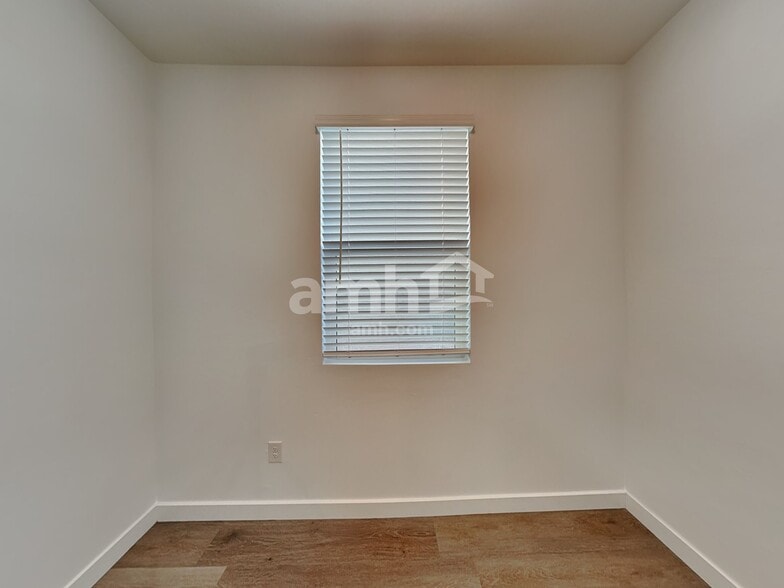 Building Photo - 6211 W Calle Bilboa